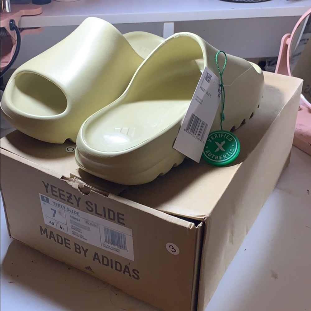 YEZZY RESIN SLIDES